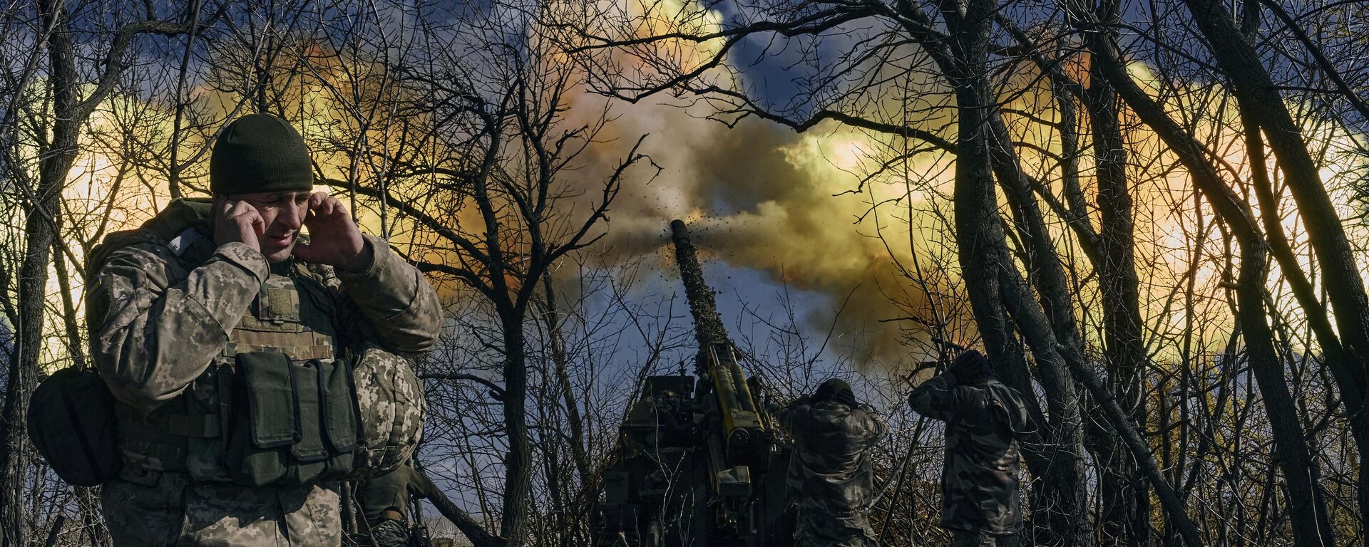 Soldados ucranianos disparan un obús autopropulsado en región de Donetsk, Rusia, el 5 de marzo de 2023  - Sputnik Mundo, 1920, 11.03.2023