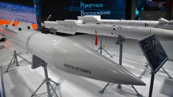 Los misiles de largo alcance RVV-BD (la variante de exportación del misil ruso R-37M) - Sputnik Mundo