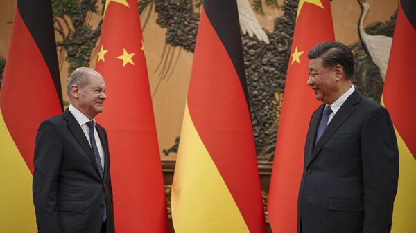 El canciller alemán, Olaf Scholz, y el presidente chino, Xi Jinping - Sputnik Mundo