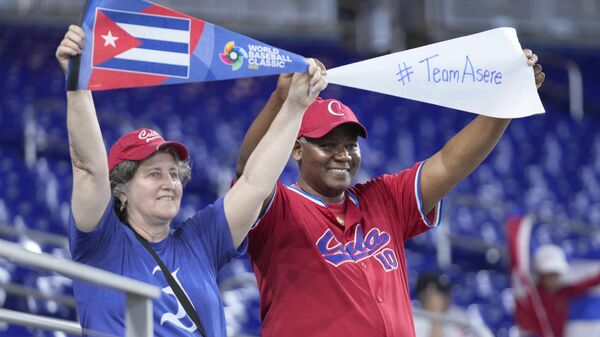 Asistentes al juego entre EEUU y Cuba, por seminifales del Clásico Mundial de Béisbol 2023 - Sputnik Mundo