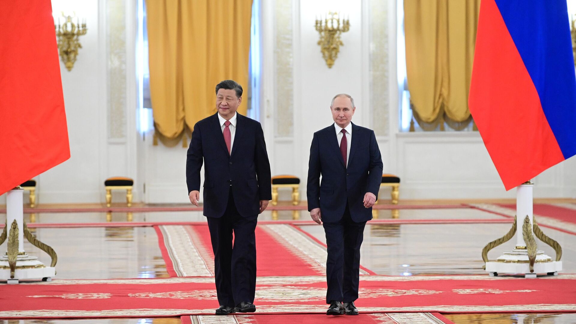 El presidente de China, Xi Jinping, y el presidente de Rusia, Vladímir Putin - Sputnik Mundo, 1920, 21.03.2023