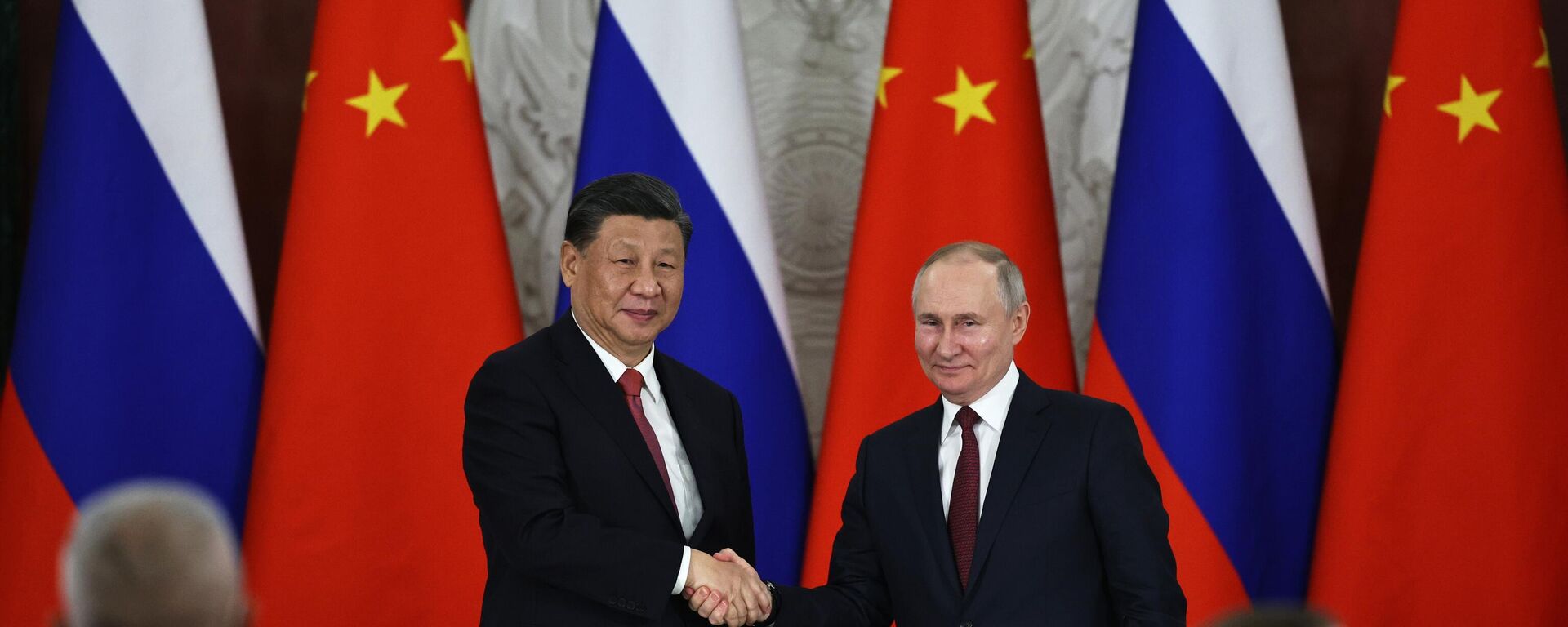 El presidente de China, Xi Jinping, y el presidente ruso, Vladímir Putin - Sputnik Mundo, 1920, 22.03.2023