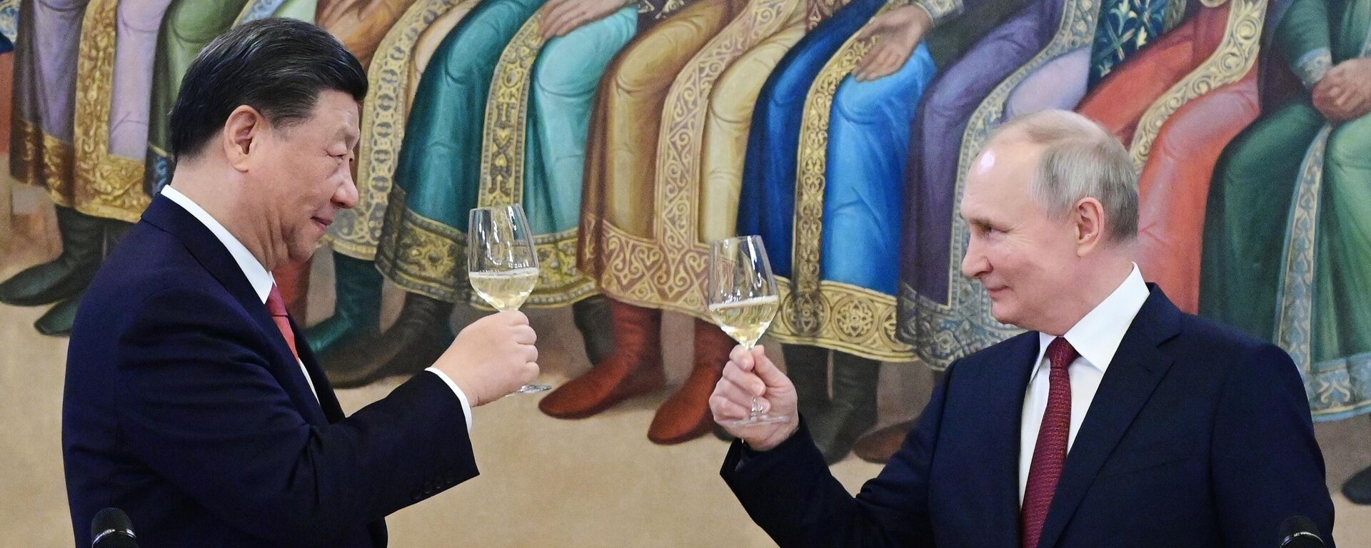 El presidente de China, Xi Jinping, y su homólogo ruso, Vladímir Putin - Sputnik Mundo, 1920, 22.03.2023