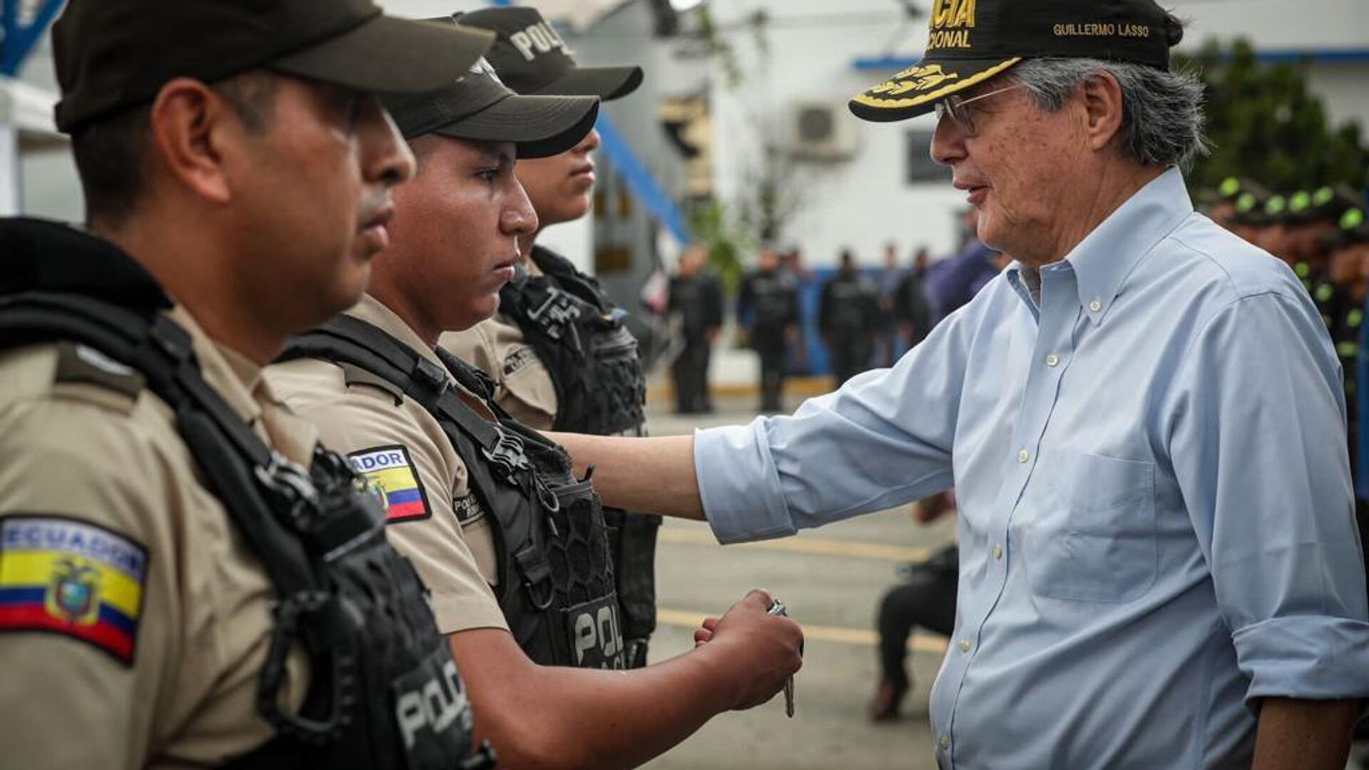 Lasso permite el uso de armas a civiles y decreta toque de queda en Guayaquil y dos provincias más - 02.04.2023, Sputnik Mundo