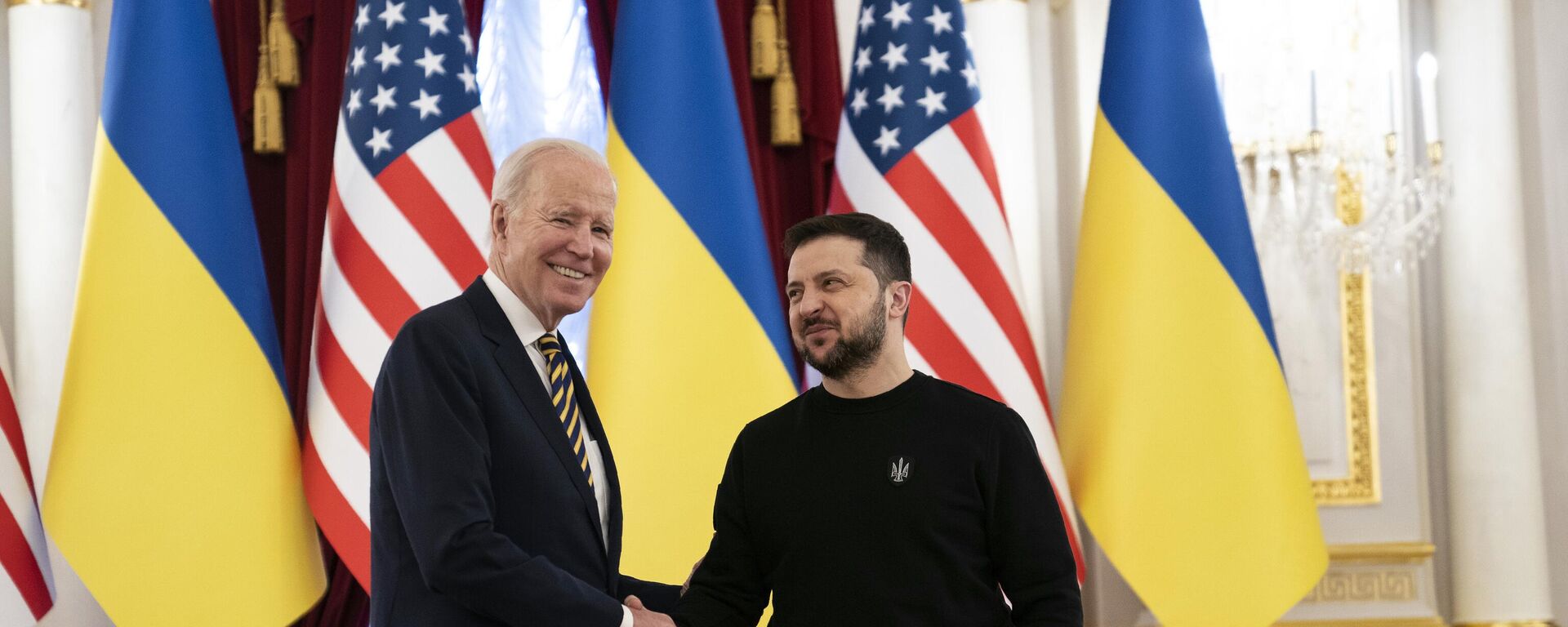 El presidente de EEUU, Joe Biden, y el presidente de Ucrania, Volodímir Zelenski  - Sputnik Mundo, 1920, 04.11.2023