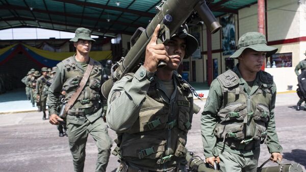 Un grupo de soldados de operaciones especiales de la Fuerza Armada Nacional Bolivariana (FANB) que participan en la operación militar Autana, el 21 de diciembre de 2022 - Sputnik Mundo