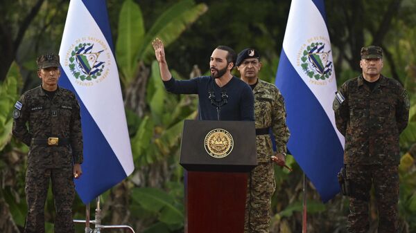 El presidente de El Salvador, Nayib Bukele, habla ante unos 14.000 soldados reunidos a las afueras de la ciudad de San Juan Opico, cerca de San Salvador, el 23 de noviembre de 2022.  - Sputnik Mundo