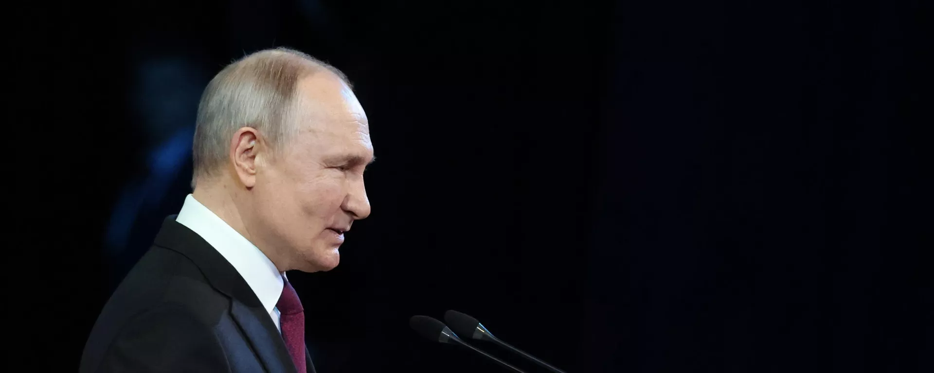 Vladimir Putin, presidente russo, tiene un discorso durante una serata di gala presso il Palazzo di Stato del Cremlino dedicata alla Giornata della cosmonautica.  - Mondo Sputnik, 1920, 04.09.2023