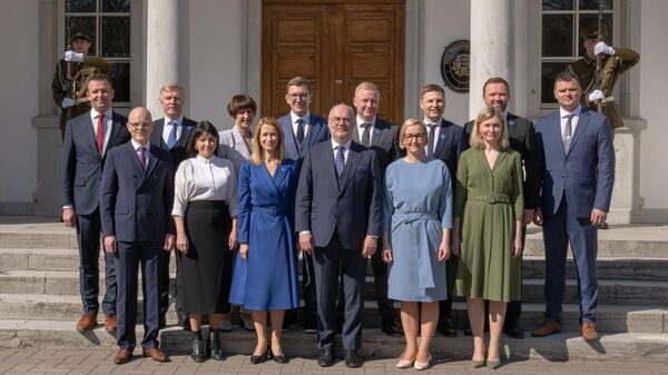 El presidente de Estonia, Alar Karis, aprobó la composición del nuevo Gobierno, encabezado por la líder del Partido Reformista Estonio, Kaja Kallas, informó la oficina del jefe de Estado, el 17 de abril de 2023.   - Sputnik Mundo