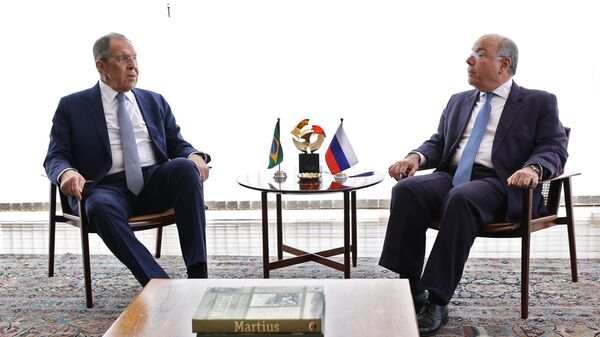 El ministro de Asuntos Exteriores ruso, Serguéi Lavrov, con su homólogo brasileño, Mauro Vieira - Sputnik Mundo