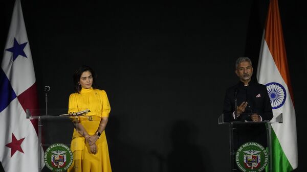 La ministra panameña de Asuntos Exteriores, Janaina Tewaney, y su par indio, S. Jaishankar - Sputnik Mundo