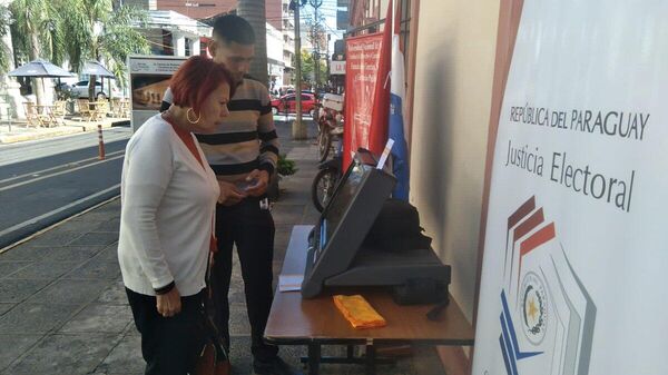 Una máquina de voto en Paraguay - Sputnik Mundo