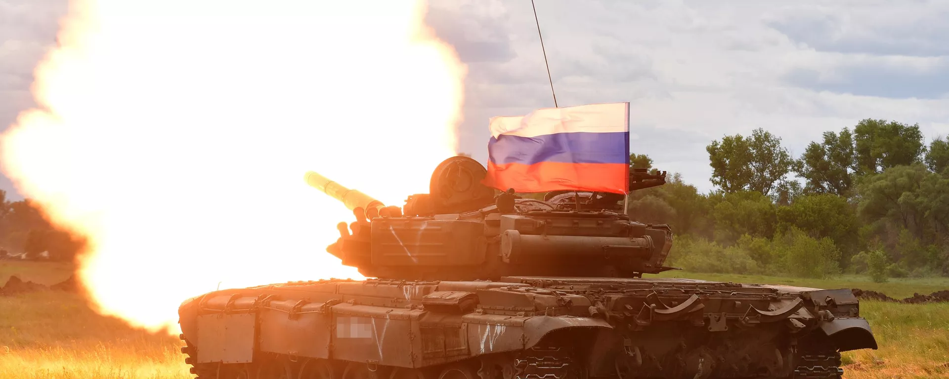 El tanque T-72 probó su funcionalidad tras ser reparado en una zona especial de operaciones militares en Ucrania - Sputnik Mundo, 1920, 27.04.2023