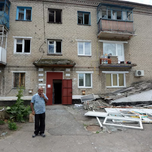 Danni a un edificio durante un bombardamento da parte delle forze armate ucraine della città di Marinka, vicino a Donetsk - Sputnik World