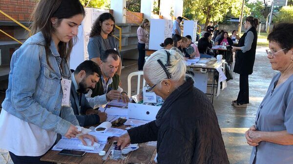 Paraguayos pudieron ejercer el voto hasta las 16:00 horas, tiempo local - Sputnik Mundo