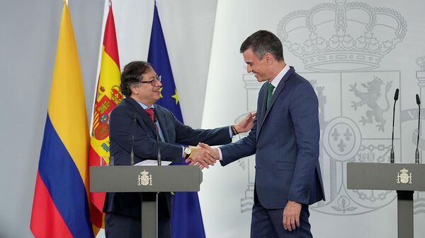 Gustavo Petro, presidente de Colombia, y Pedro Sánchez, presidente del Gobierno Español - Sputnik Mundo