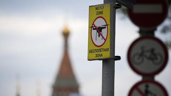 El Palacio del Senado en Rusia y la señal que prohíbe el vuelo de drones en Moscú - Sputnik Mundo