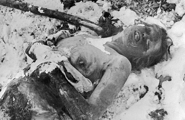 Una enfermera soviética quemada viva por las fuerzas punitivas nazis cerca de Spas-Démensk, en la región de Kaluga, en Rusia, diciembre de 1941. - Sputnik Mundo