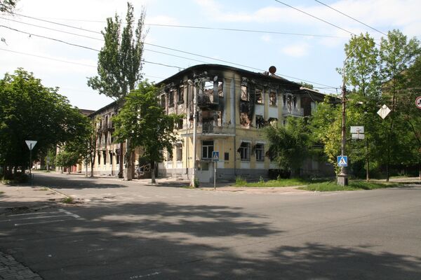 La sede de la policía en Mariupol, destruida en los combates del mayo de 2014. - Sputnik Mundo