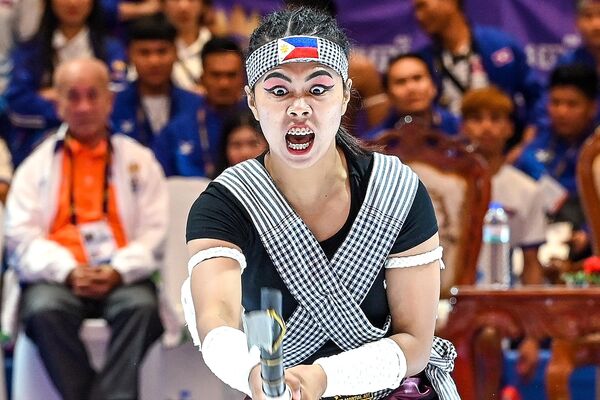 Mitz Jude Jalandoni (Filipinas) actúa en los 32º Juegos del Sudeste Asiático en Phnom Penh, Camboya. - Sputnik Mundo