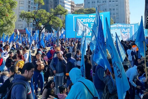 Masiva marcha en Argentina contra el brutal ajuste que manda el FMI contra el pueblo - Sputnik Mundo