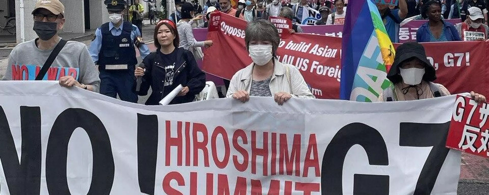 Centinaia di cittadini giapponesi scendono in piazza nella città di Hiroshima per protestare contro il vertice del G7 dal 19 al 21 maggio - Sputnik World, 1920, 19.05.2023
