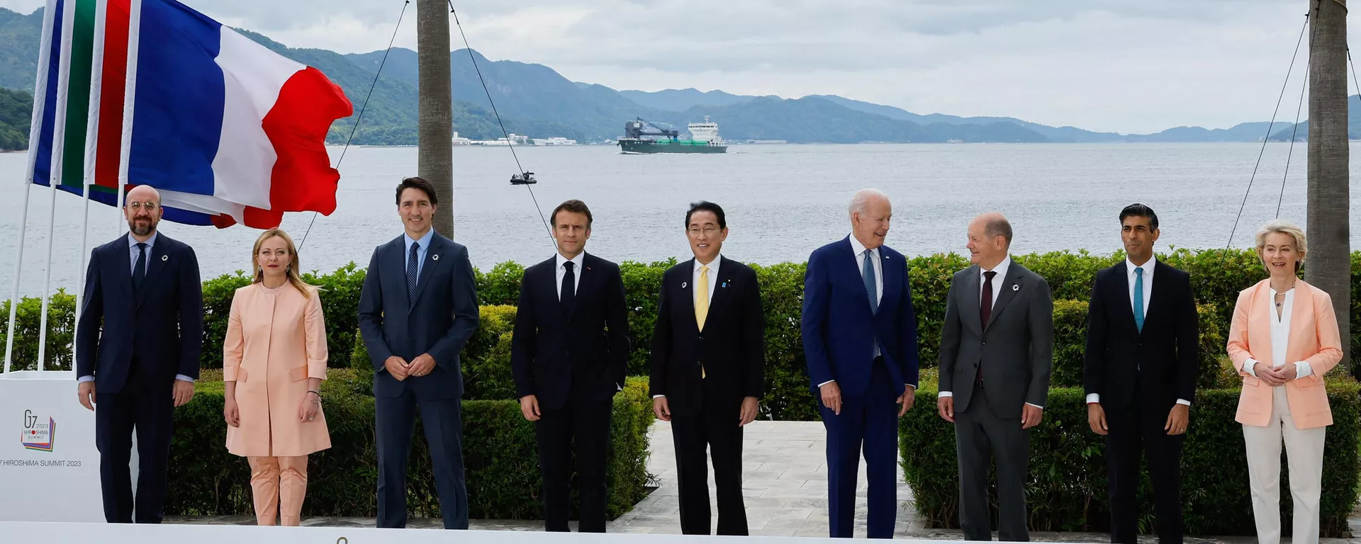 El presidente del Consejo Europeo, Charles Michel; la primera ministra de Italia, Giorgia Meloni; el primer ministro de Canadá, Justin Trudeau; el presidente de Francia, Emmanuel Macron; el primer ministro de Japón, Fumio Kishida; el presidente de Estados Unidos, Joe Biden; el canciller alemán, Olaf Scholz; el primer ministro británico, Rishi Sunak, y la presidenta de la Comisión Europea, Ursula von der Leyen, participan en una reunión de los líderes del G7 antes de su almuerzo de trabajo sobre seguridad económica en Hiroshima, el 20 de mayo de 2023. - Sputnik Mundo, 1920, 20.05.2023