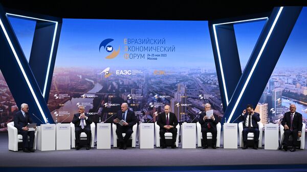 La sesión plenaria del Foro Económico Euroasiático en Moscú - Sputnik Mundo