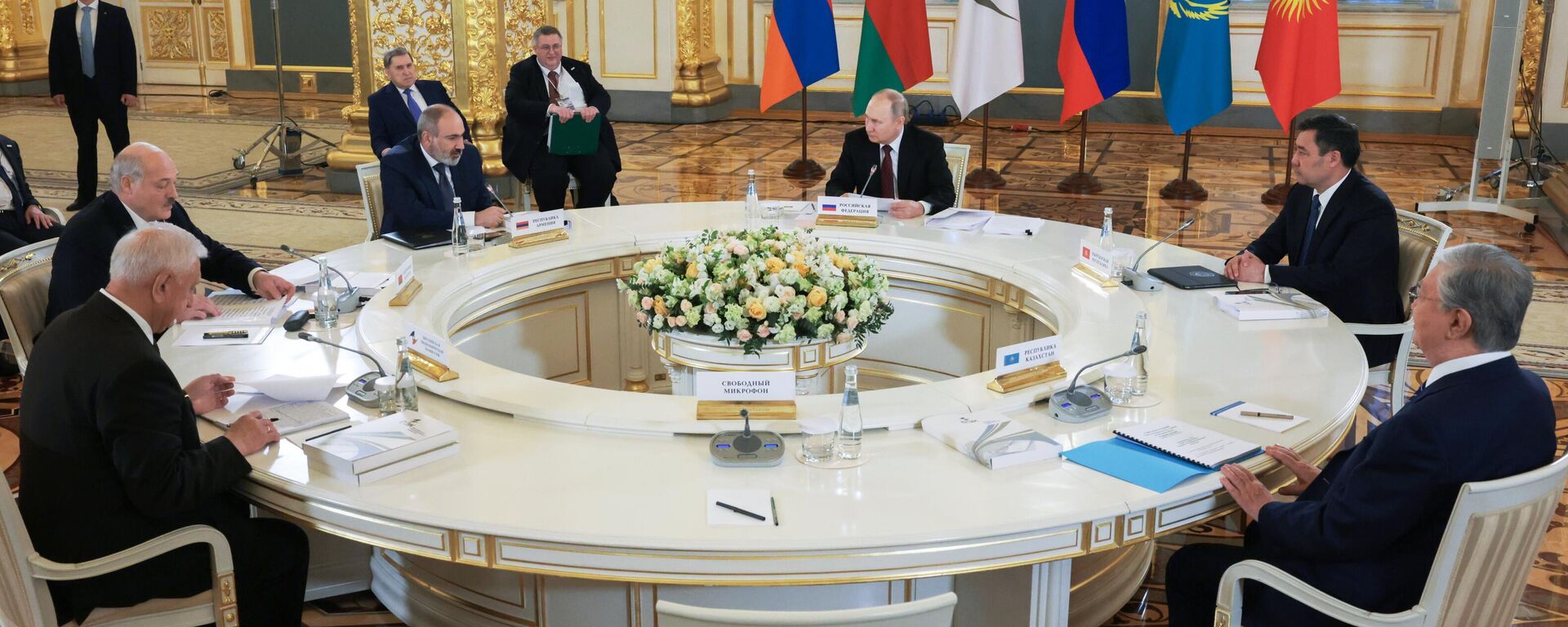 Vladímir Putin, presidente ruso, сelebra una reunión con el Consejo Económico Euroasiático (CEE) en Moscú. - Sputnik Mundo, 1920, 25.05.2023