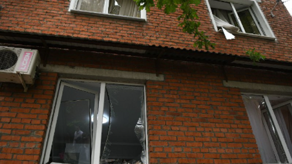 Casa dañada por un dron ucraniano en una ciudad rusa - Sputnik Mundo