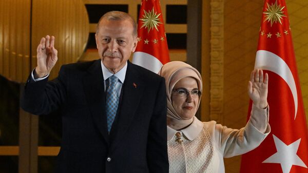 El presidente turco, Recep Tayyip Erdogan, y la primera dama turca, Emine Erdogan  - Sputnik Mundo