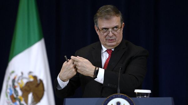El canciller de México, Marcelo Ebrard, durante una conferencia de prensa en Washington, el 13 de octubre de 2022 - Sputnik Mundo