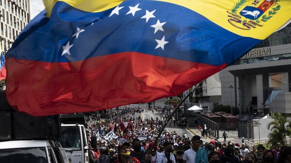 Jóvenes de diferentes barrios y simpatizantes del Gobierno de Nicolás Maduro marchan en el Día de la Juventud en Caracas, el 12 de febrero de 2022. - Sputnik Mundo