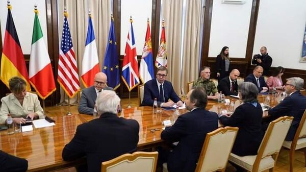 El presidente de Serbia, Aleksandar Vucic, se reunió con los embajadores de los países del llamado grupo Quint - Sputnik Mundo