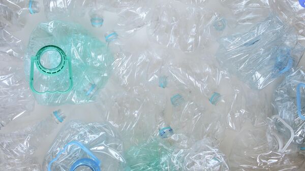 Los plásticos cada vez son menos frecuentes debido a la contaminación que causan. - Sputnik Mundo