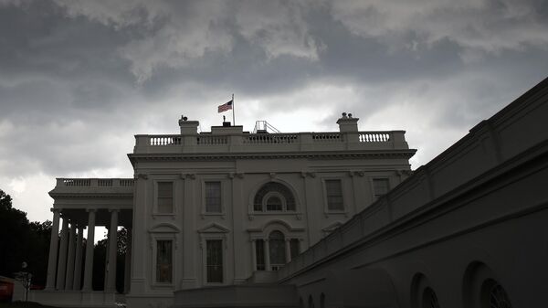 Nubes de tormenta sobre la Casa Blanca - Sputnik Mundo