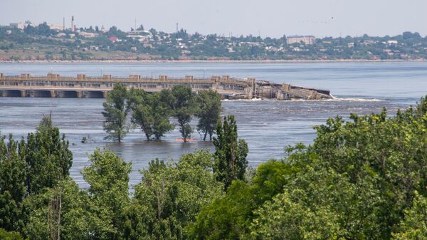 La presa hidroeléctrica de Kajovka, destruida por los ucranianos - Sputnik Mundo