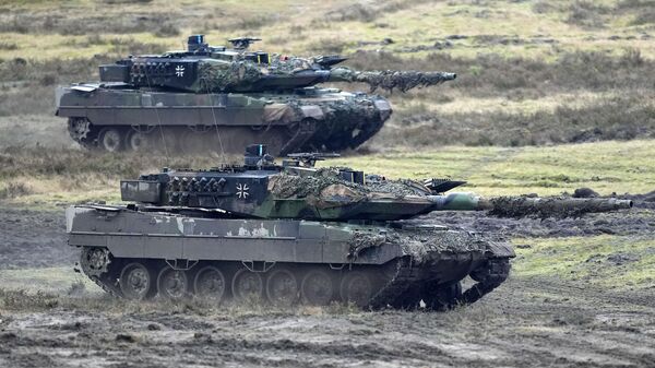 Dos tanques alemanes Leopard 2 - Sputnik Mundo