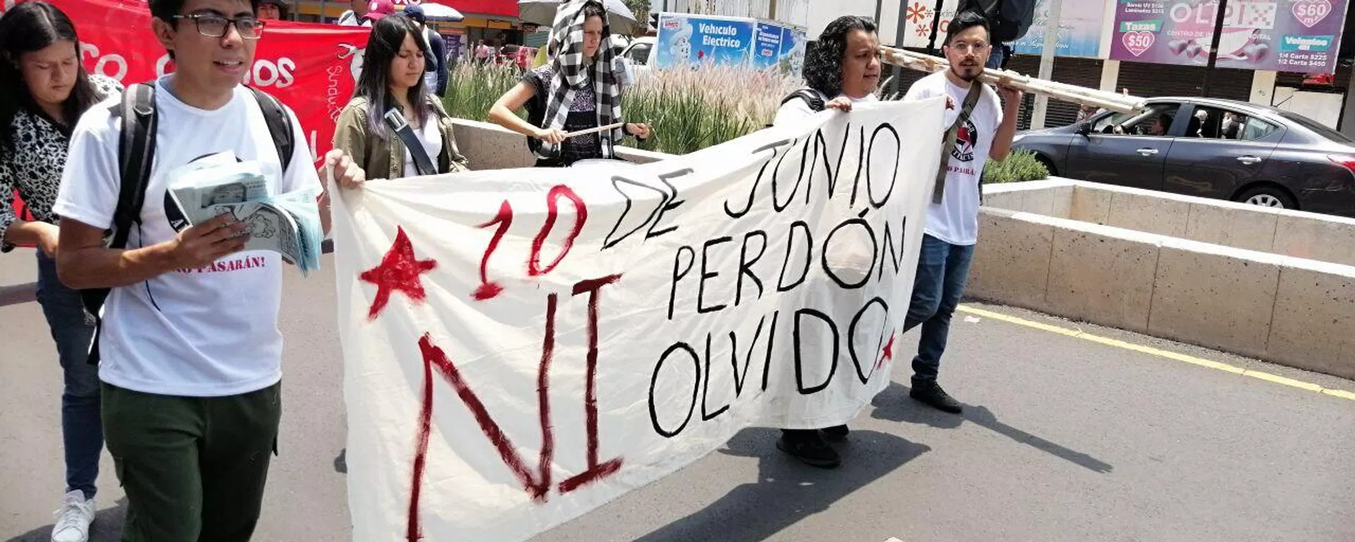 Como cada 10 de junio, manifestantes salieron a las calles de San Cosme para conmemorar el hecho violento conocido como el Halconazo Como cada 10 de junio, manifestantes salieron a las calles de San Cosme para conmemorar el hecho violento conocido como el Halconazo - Sputnik Mundo, 1920, 11.06.2023