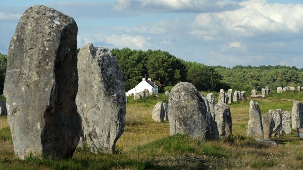 Piedras megalíticas en Carnac, Francia - Sputnik Mundo