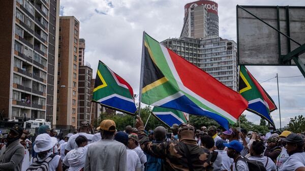 Una protesta en Johannesburgo, Sudáfrica, en febrero de 2022 - Sputnik Mundo