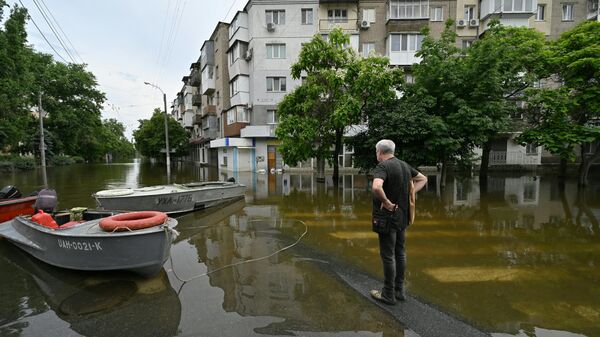 Las inundaciones provocadas por el colapso de la presa hidroeléctrica de Kajovka - Sputnik Mundo