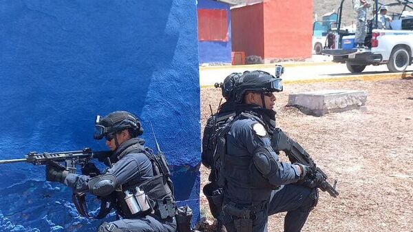Elementos de la GN durante un ejercicio de adiestramiento en la base militar de Santa Gertrudis, en Chihuahua. - Sputnik Mundo