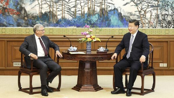 El empresario Bill Gates y el presidente de China Xi Jinping - Sputnik Mundo