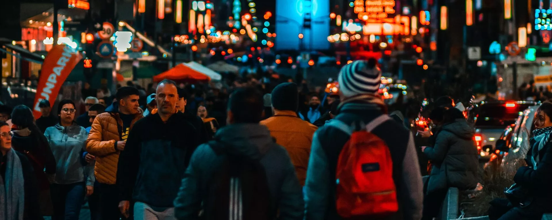 Personas caminando por Buenos Aires - Sputnik Mundo, 1920, 17.06.2023