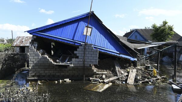 Consecuencias de las inundaciones causadas por el derrumbamiento de la central hidroeléctrica de Kajovka - Sputnik Mundo