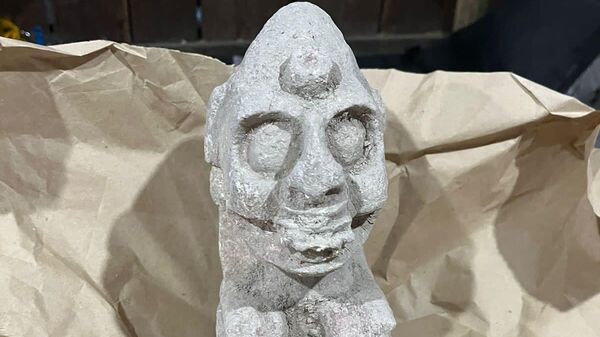 Escultura antropomorfa hallada durante las labores de construcción del Tren Maya, en el sureste de México - Sputnik Mundo