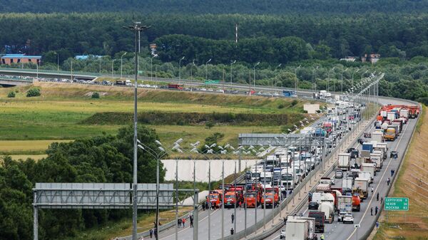 La autopista M-2 M2 Crimea, bloqueada en el puente sobre el río Oká en relación con el motín armado de Grupo Wagner, el 24 de junio 2023 - Sputnik Mundo