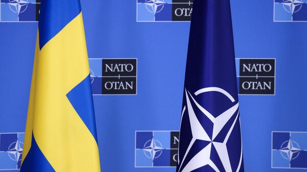 Las banderas de Suecia y de la OTAN - Sputnik Mundo