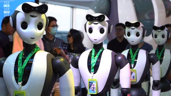 Los robots ensayan sus movimientos antes de la próxima Conferencia Mundial de Inteligencia Artificial celebrada en Shanghái el 5 de julio de 2023.  - Sputnik Mundo